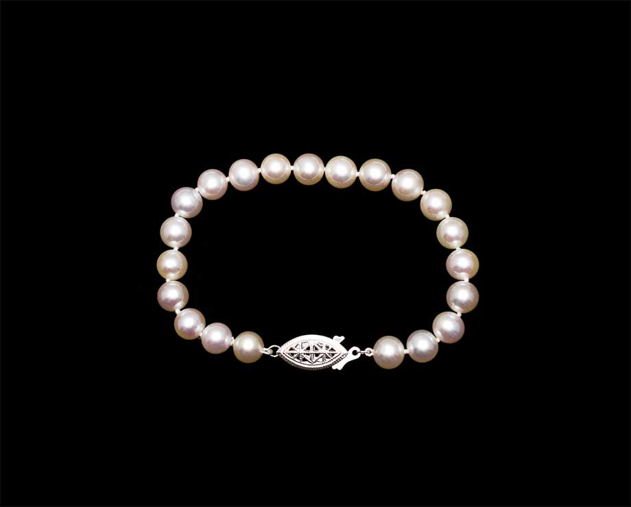 . Fresh water cultured pearl bracelet 6.5-7 mm AA