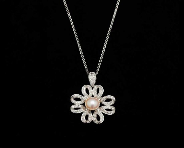 Flower Pearl Pendant