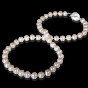 Baroque Clasp with Pearl Necklace