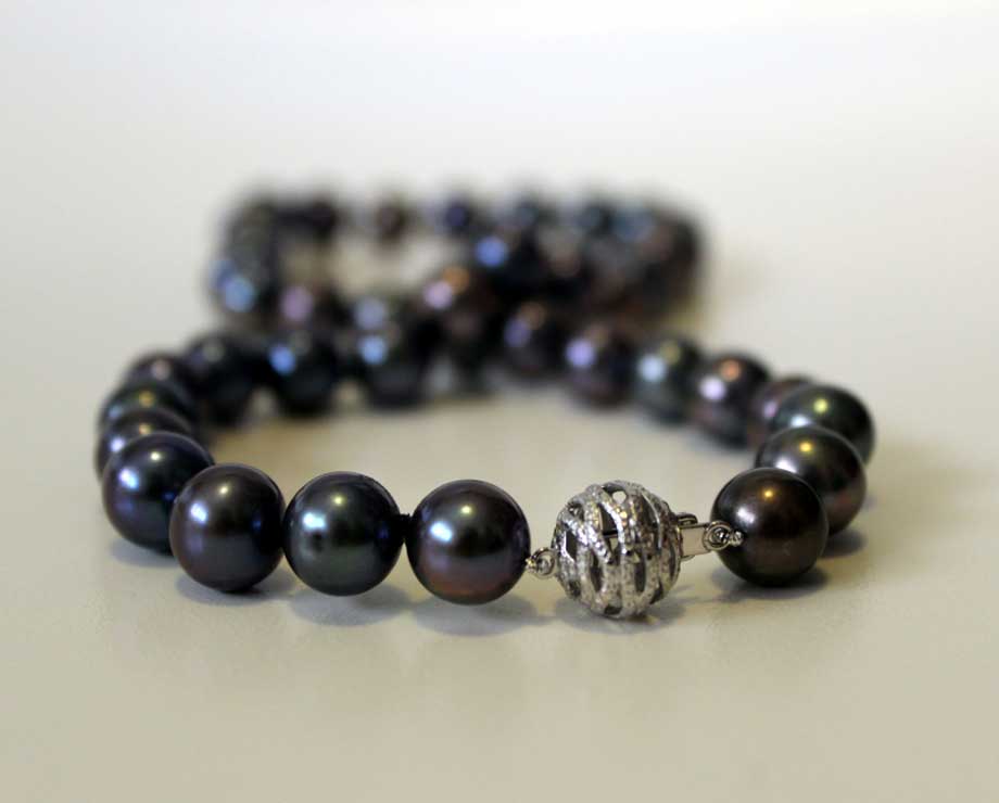 Shop Black Pearls